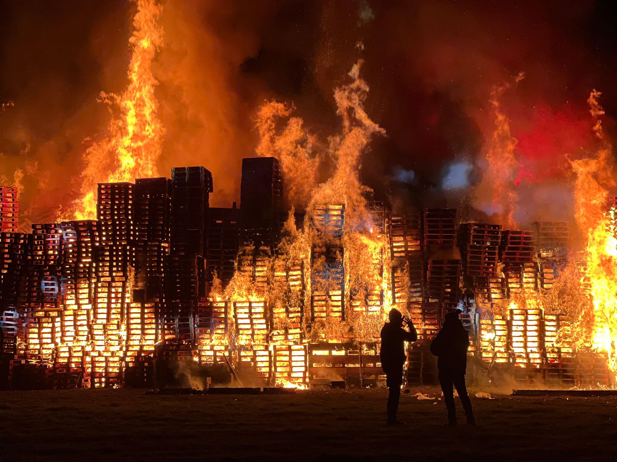 Huge 100-Tonne Bonfire & Fireballs